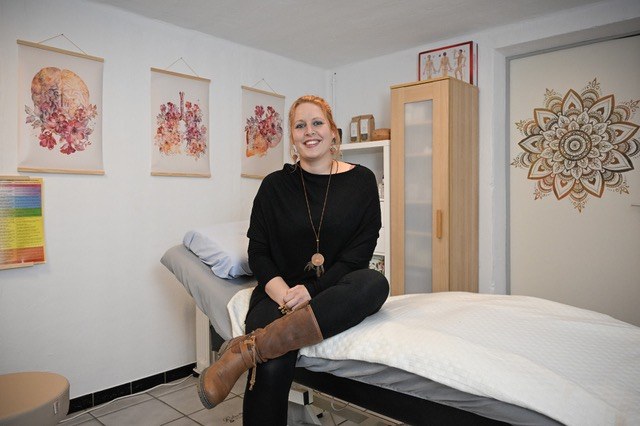 Lisa Julia Wester-Ripp in ihrem Praxisraum in Walhorn
